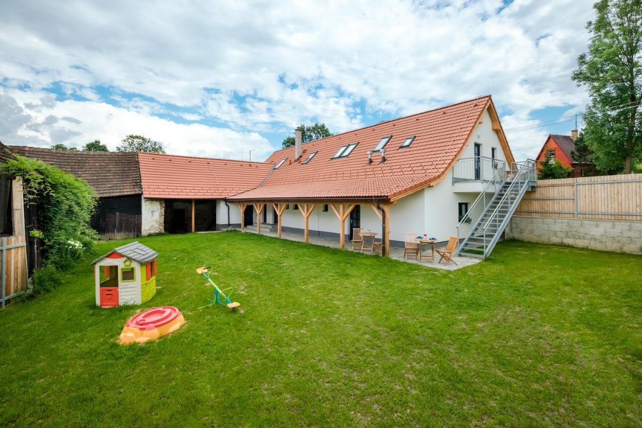 Apartmany Jedovary Trhove Sviny Bagian luar foto