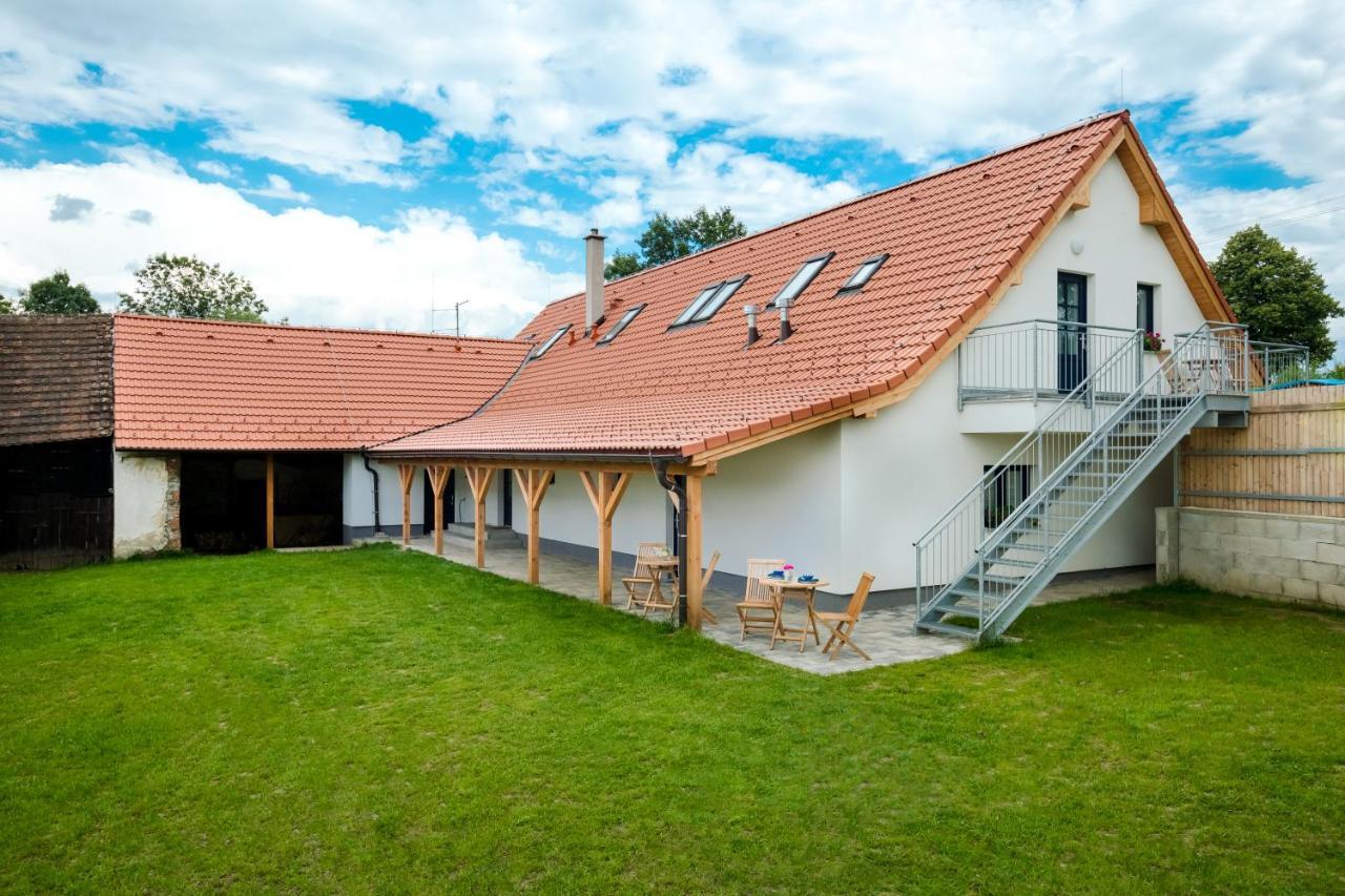 Apartmany Jedovary Trhove Sviny Bagian luar foto